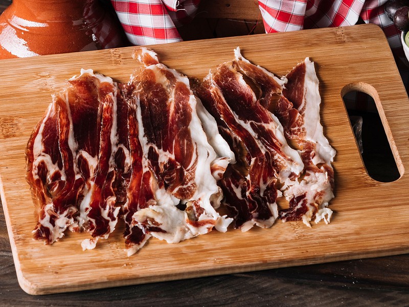 Diferencias entre un jamón ibérico y el jamón serrano